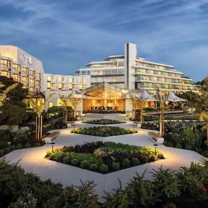 Hotel At Laurel Point